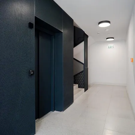 Jezyk-exclusive Free Parking